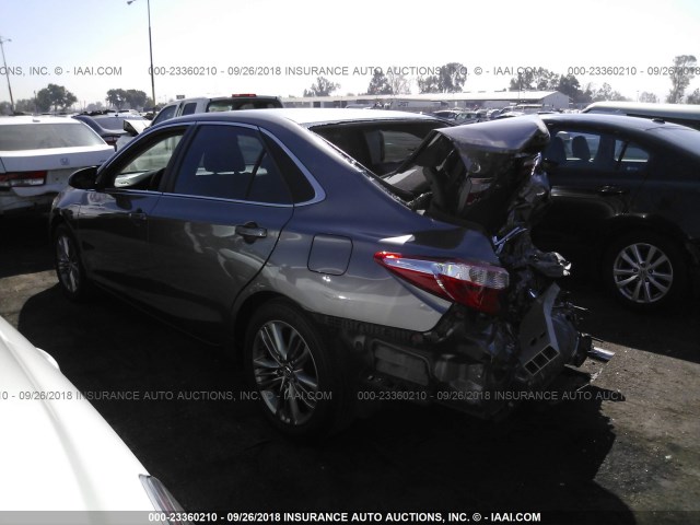 4T1BF1FK6FU989036 - 2015 TOYOTA CAMRY LE/XLE/SE/XSE 灰色 照片 3