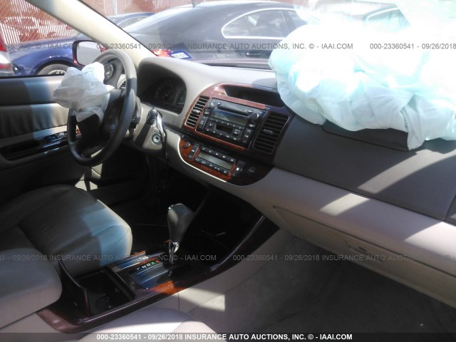 4T1BE32K23U178074 - 2003 TOYOTA CAMRY LE/XLE/SE RED photo 5