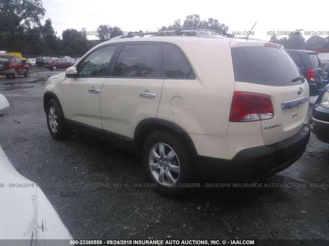 5XYKT4A67CG213682 - 2012 KIA SORENTO LX CREAM photo 3