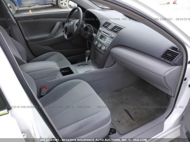 4T4BE46K09R089330 - 2009 TOYOTA CAMRY SE/LE/XLE თეთრი ფოტო 5