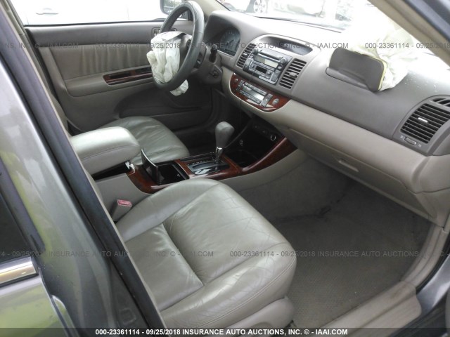 4T1BE30K82U563124 - 2002 TOYOTA CAMRY LE/XLE/SE Сұр фото 5