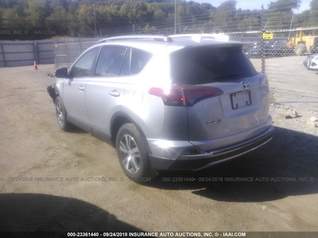 JTMRFREVXJJ193283 - 2018 TOYOTA RAV4 ADVENTURE/XLE 银色 照片 3