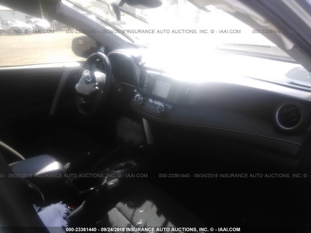 JTMRFREVXJJ193283 - 2018 TOYOTA RAV4 ADVENTURE/XLE 银色 照片 5