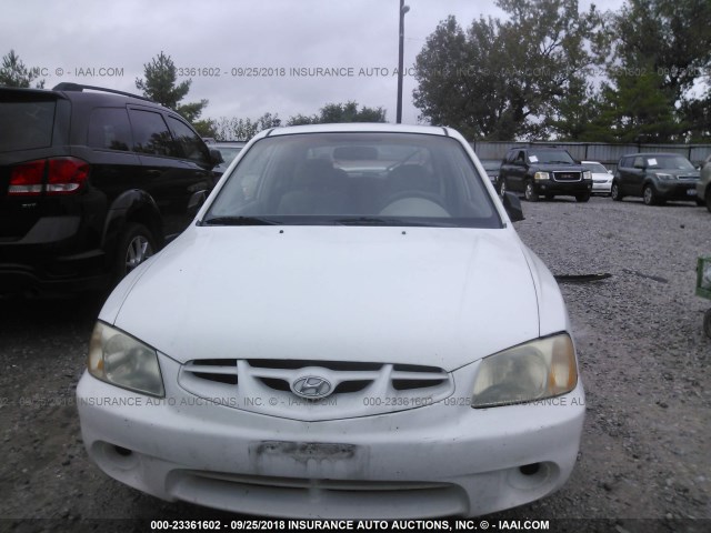 KMHCG35C61U146454 - 2001 HYUNDAI ACCENT WHITE photo 6