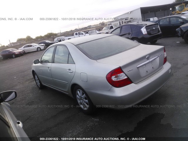 JTDBE30K230143808 - 2003 TOYOTA CAMRY LE/XLE Күміс фото 3