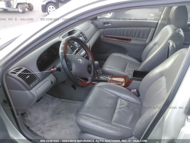 JTDBE30K230143808 - 2003 TOYOTA CAMRY LE/XLE Күміс фото 5