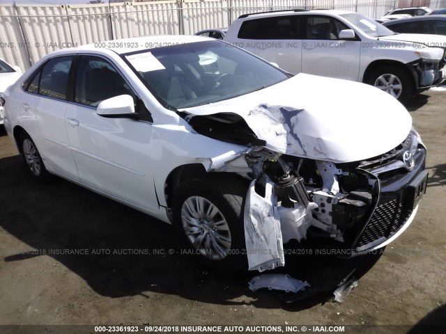 4T1BF1FK6GU116193 - 2016 TOYOTA CAMRY LE/XLE/SE/XSE 白色 照片 1