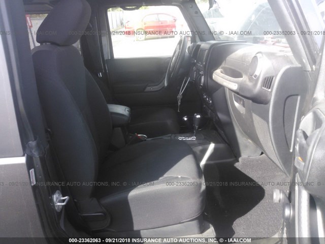 1C4AJWAG7JL879206 - 2018 JEEP WRANGLER SPORT 黑色 照片 5