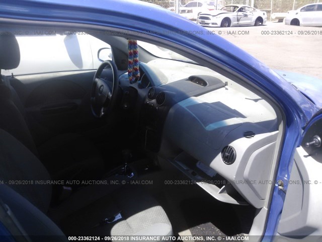 KL1TD62655B303011 - 2005 CHEVROLET AVEO LS BLUE photo 5