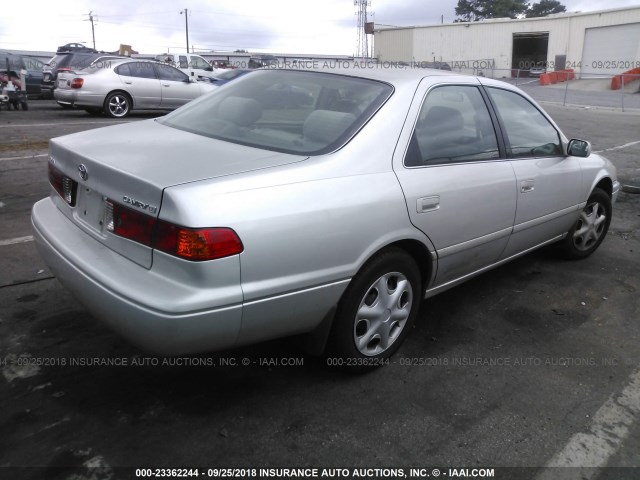 4T1BG22K41U811935 - 2001 TOYOTA CAMRY CE/LE/XLE 银色 照片 4