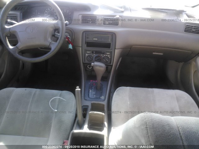 JT2BG22K8W0259609 - 1998 TOYOTA CAMRY CE/LE/XLE 黑色 照片 5