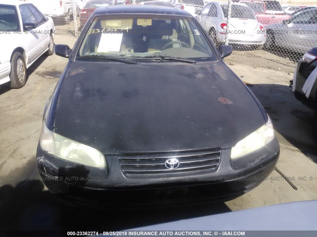 JT2BG22K8W0259609 - 1998 TOYOTA CAMRY CE/LE/XLE 黑色 照片 6