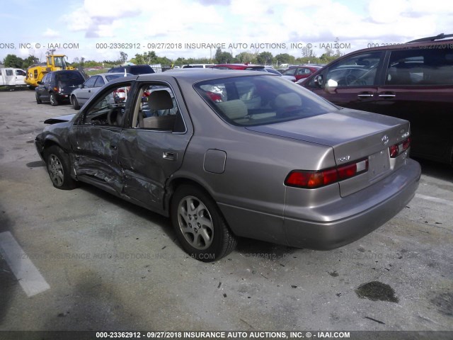 4T1BF28K2XU083874 - 1999 TOYOTA CAMRY LE/XLE GOLD photo 3