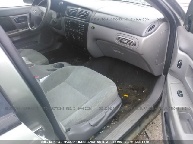 1FAFP52221G230171 - 2001 FORD TAURUS LX GRAY photo 5