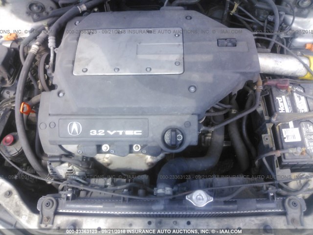 19UYA42401A016784 - 2001 ACURA 3.2CL SILVER photo 10