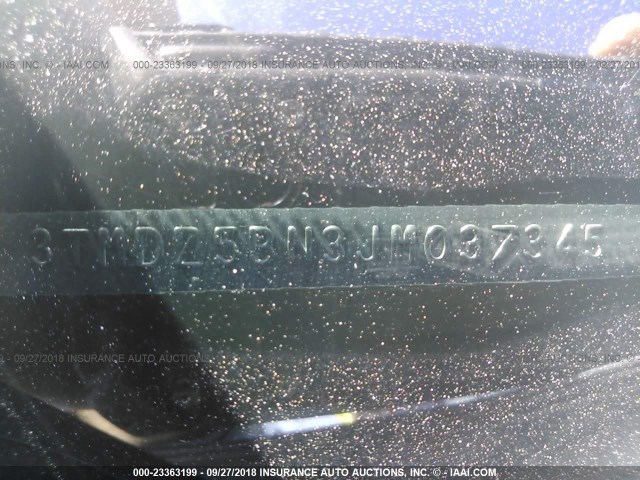 3TMDZ5BN3JM037345 - 2018 TOYOTA TACOMA DBL CAB/SR5/TRD SPORT/OR SILVER photo 9