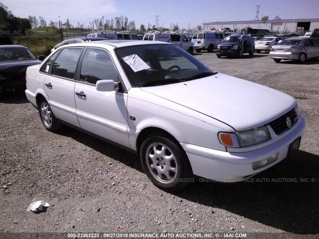 WVWEE83A9TE112927 - 1996 VOLKSWAGEN PASSAT GLX თეთრი ფოტო 1