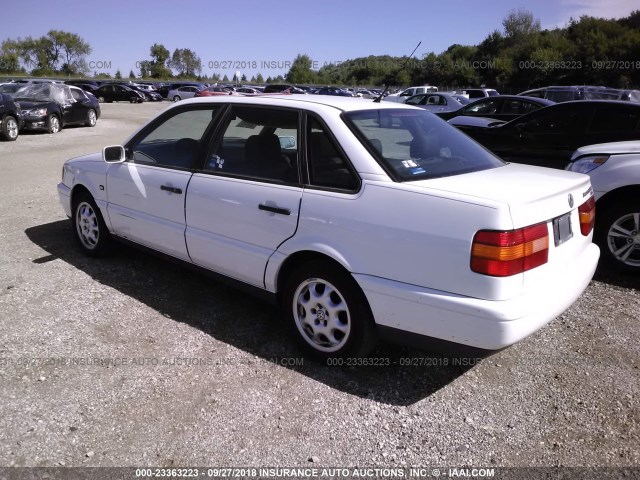 WVWEE83A9TE112927 - 1996 VOLKSWAGEN PASSAT GLX თეთრი ფოტო 3