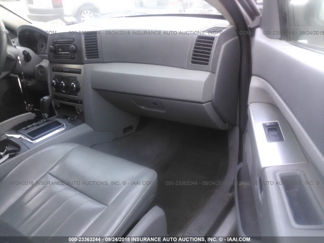 1J4GR48K75C707047 - 2005 JEEP GRAND CHEROKEE LAREDO/COLUMBIA/FREEDOM 银色 照片 5