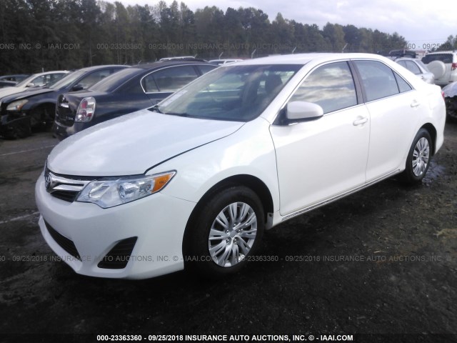 4T1BF1FK3CU536715 - 2012 TOYOTA CAMRY SE/LE/XLE 白色 照片 2