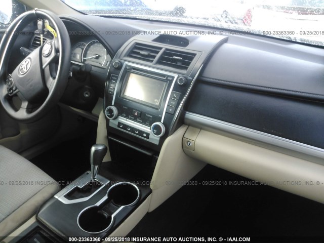 4T1BF1FK3CU536715 - 2012 TOYOTA CAMRY SE/LE/XLE 白色 照片 5