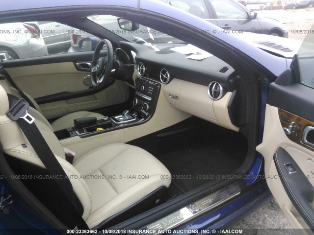 WDDPK3JA8HF138546 - 2017 MERCEDES-BENZ SLC 300 BLUE photo 5