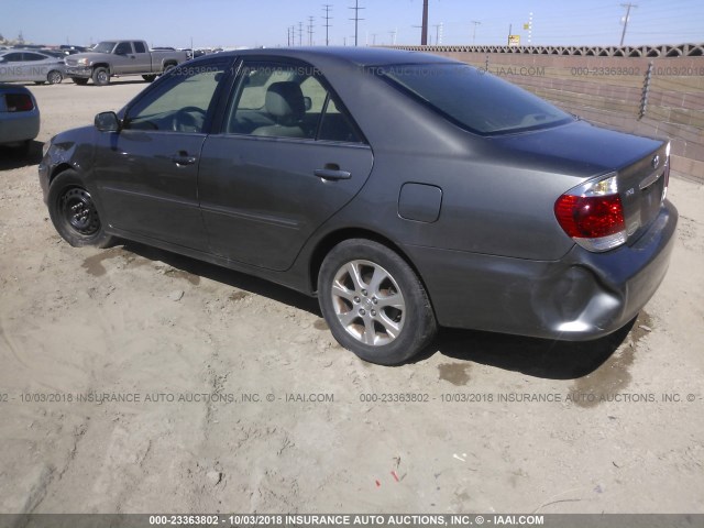 4T1BF32K55U613234 - 2005 TOYOTA CAMRY LE/XLE/SE Сұр фото 3