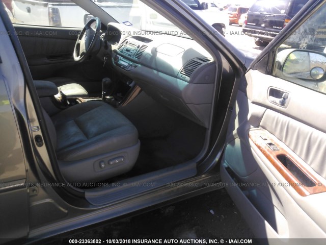 4T1BF32K55U613234 - 2005 TOYOTA CAMRY LE/XLE/SE Сұр фото 5
