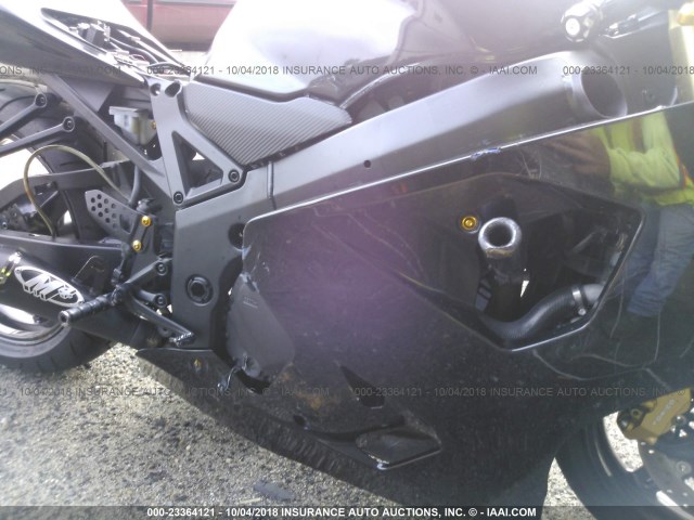 JS1GR7JA652107502 - 2005 SUZUKI GSX-R750 K BLACK photo 8