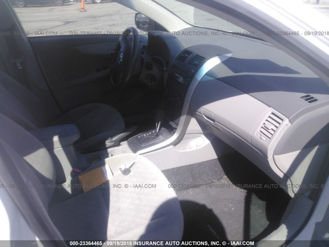 JTDBL40E599076633 - 2009 TOYOTA COROLLA LE/XLE WHITE photo 5