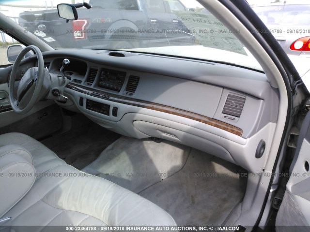 1LNLM81W2TY713695 - 1996 LINCOLN TOWN CAR EXECUTIVE Серебристый фото 5