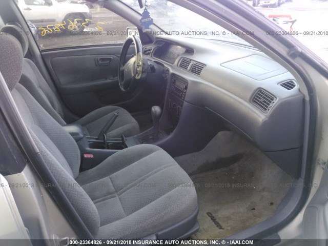 4T1BG22K11U068053 - 2001 TOYOTA CAMRY CE/LE/XLE 银色 照片 5