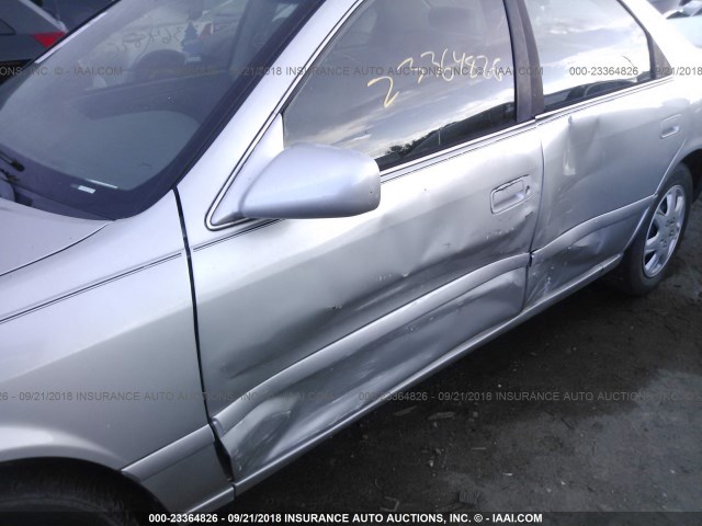 4T1BG22K11U068053 - 2001 TOYOTA CAMRY CE/LE/XLE 银色 照片 6
