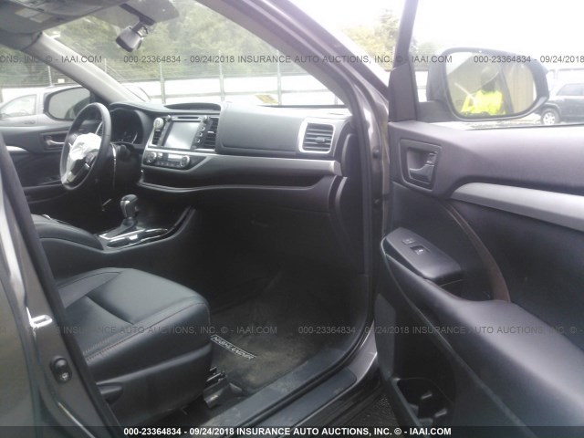5TDJKRFH1GS320659 - 2016 TOYOTA HIGHLANDER XLE ნაცრისფერი ფოტო 5