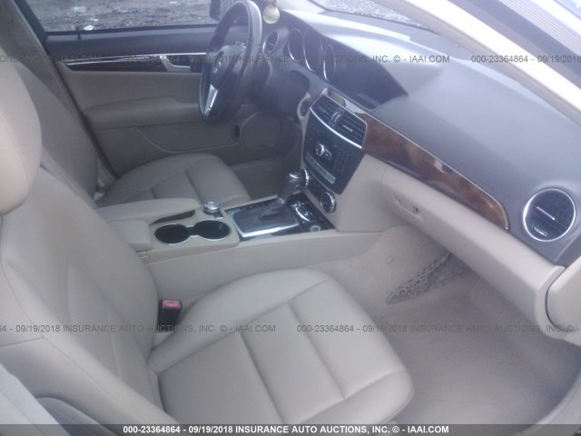 WDDGF4HB5DR263845 - 2013 MERCEDES-BENZ C 250 BLACK photo 5