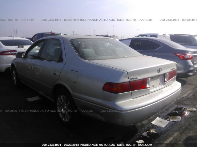 JT2BG22K110577550 - 2001 TOYOTA CAMRY CE/LE/XLE 银色 照片 3