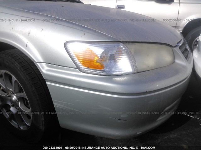 JT2BG22K110577550 - 2001 TOYOTA CAMRY CE/LE/XLE 银色 照片 6
