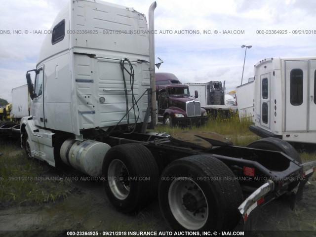 4V4NC9EH6DN133276 - 2013 VOLVO VN WHITE photo 3