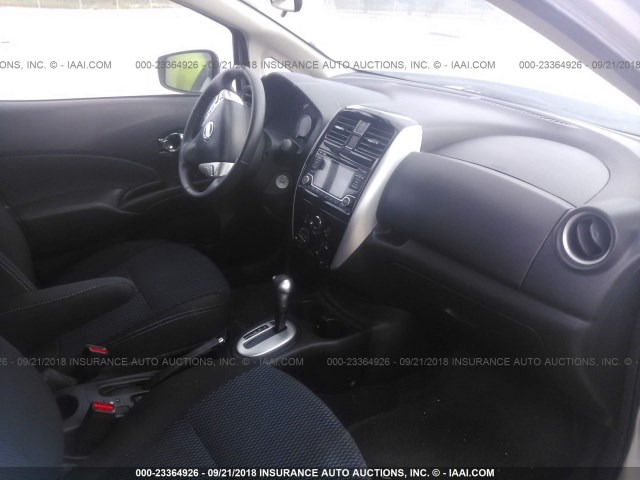3N1CE2CP0FL368034 - 2015 NISSAN VERSA NOTE S/S PLUS/SV/SL/SR SILVER photo 5