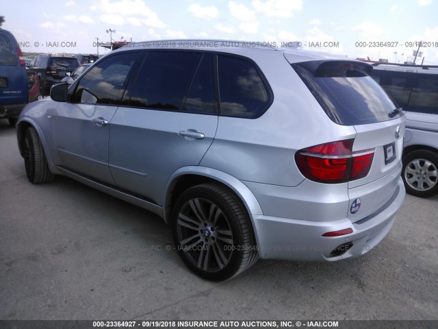 5UXZV8C5XBL421464 - 2011 BMW X5 XDRIVE50I Сріблястий фото 3