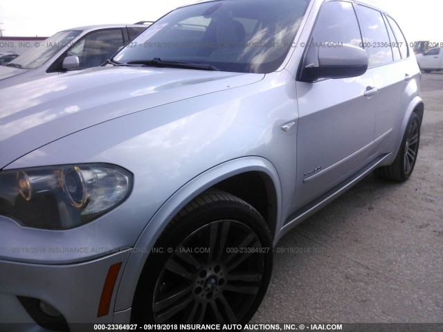5UXZV8C5XBL421464 - 2011 BMW X5 XDRIVE50I Сріблястий фото 6