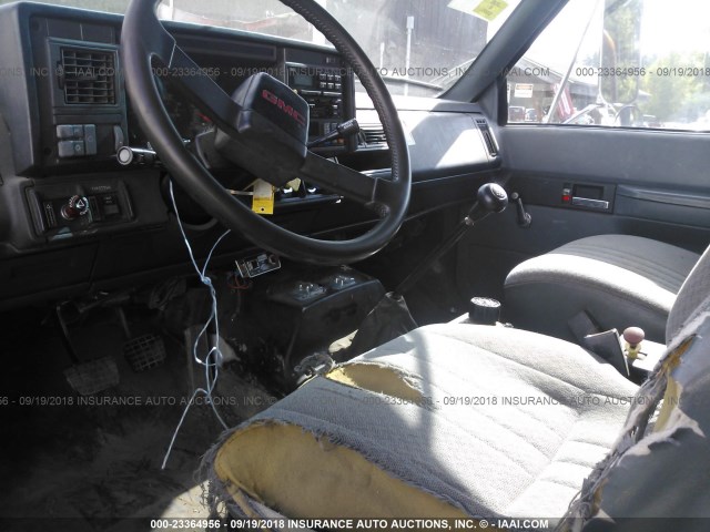 1GDM7H1C12J517045 - 2002 GMC C-SERIES C7H042 WHITE photo 5