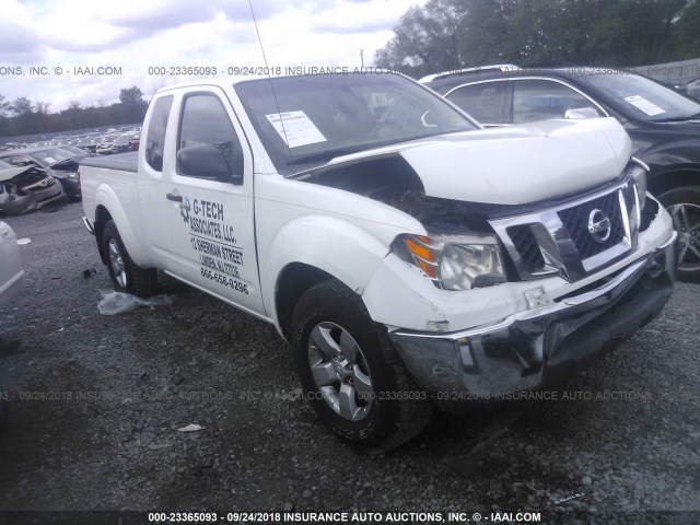 1N6AD0CW3BC415434 - 2011 NISSAN FRONTIER SV/PRO-4X WHITE photo 1