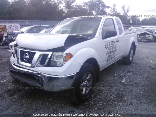 1N6AD0CW3BC415434 - 2011 NISSAN FRONTIER SV/PRO-4X WHITE photo 2