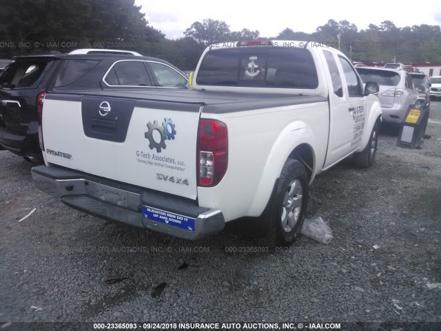 1N6AD0CW3BC415434 - 2011 NISSAN FRONTIER SV/PRO-4X WHITE photo 4