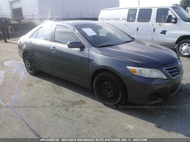 4T1BF3EK1BU740764 - 2011 TOYOTA CAMRY SE/LE/XLE ნაცრისფერი ფოტო 1