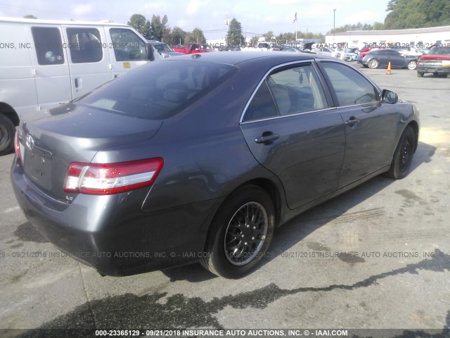 4T1BF3EK1BU740764 - 2011 TOYOTA CAMRY SE/LE/XLE ნაცრისფერი ფოტო 4