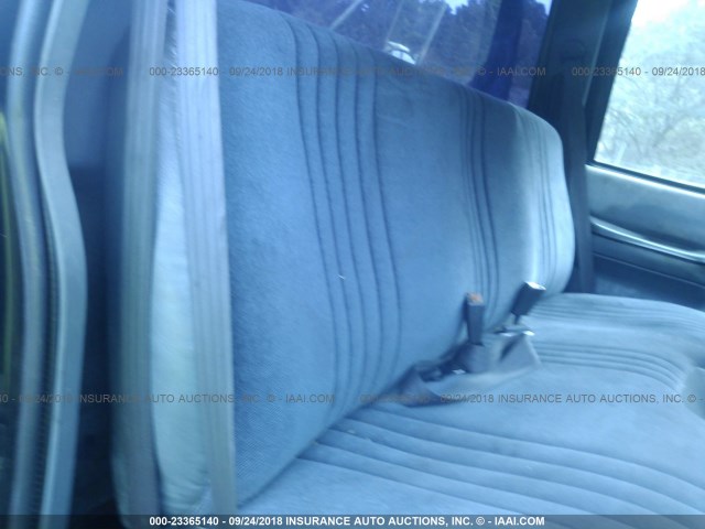 1GBJ6H1C31J503323 - 2001 CHEVROLET C-SERIES C6H042 黑色 照片 7