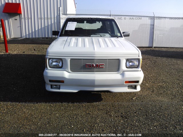 1GDCT18Z5P0810646 - 1993 GMC TYPHOON WHITE photo 6