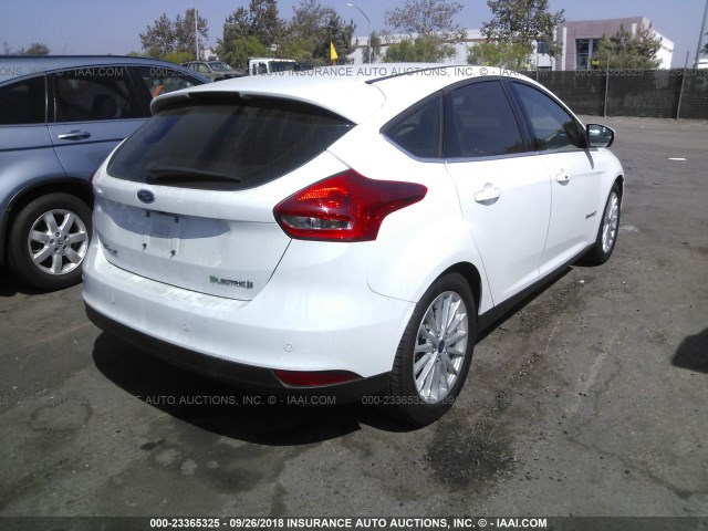 1FADP3R45HL325098 - 2017 FORD FOCUS BEV WHITE photo 4